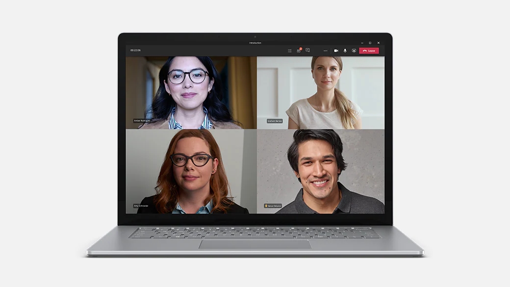 Surface Laptop 4 商用版屏幕和键盘。