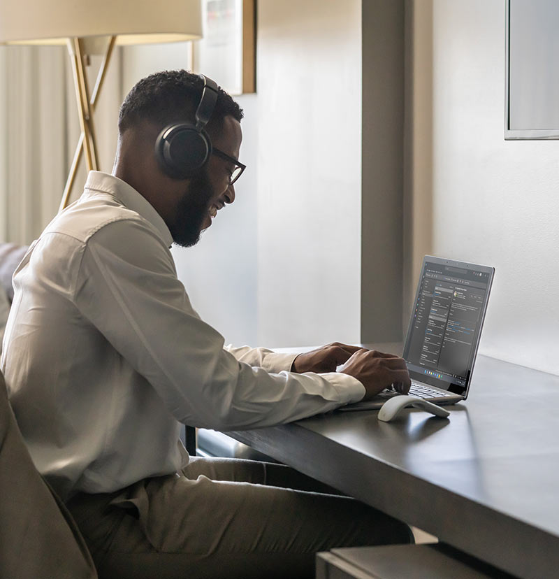 使用Surface Laptop 5商用版笔记本与Surface配件办公